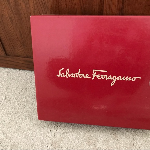 Salvatore Ferragamo Red Leather purse with round black handles. Rare find. - Picture 2 of 7